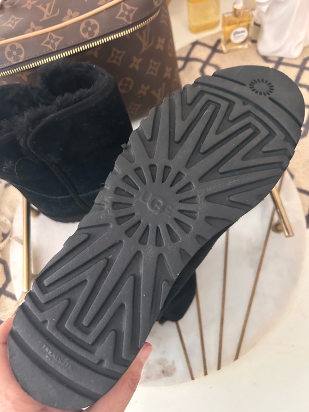 UGG Black Boot size 8 good condition - Picture 4 of 12